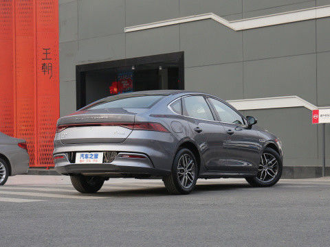 国産VI BYD QIN PLUS 2021 EV DM-I 55KM 1.5L 81kW 4ドア5座セダン