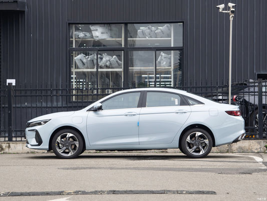 ジーリー エムグランド L HiP PHEV セダン 1.5T エンジン 1300km