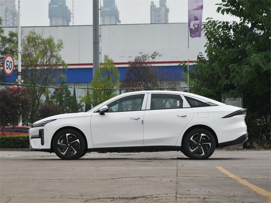 ジーリー・ギャラクシー L6 中国式電動セダン プラグイン ハイブリッドセダン 1370KM L2 補助運転