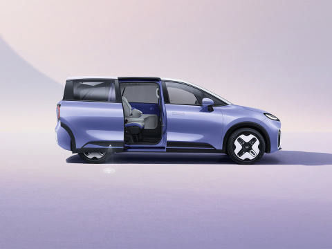 ARCFOX コアラ 中国式電動セダン 小型MPV L2 補助運転