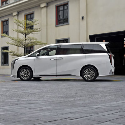 GAC M8 中国製の燃料自動車 5ドア7人乗りのMPV エンジン2.0T