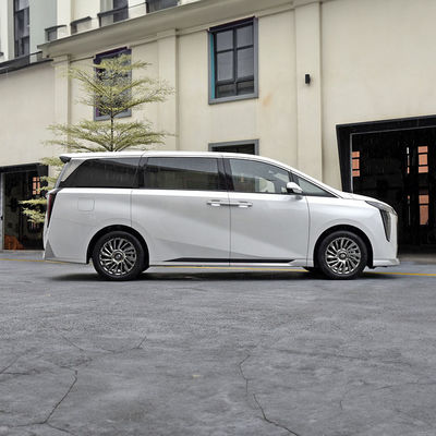 GAC M8 中国製の燃料自動車 5ドア7人乗りのMPV エンジン2.0T