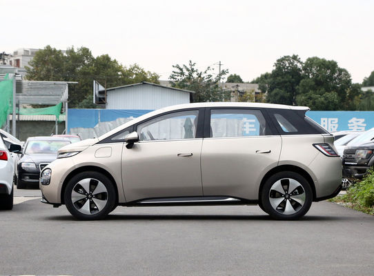 バオ・ジュン・クラウドス・エブ ハッチバック小型電気セダン 360KM-460KMの範囲