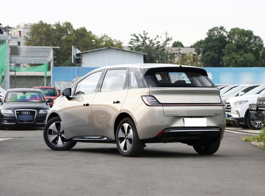 バオ・ジュン・クラウドス・エブ ハッチバック小型電気セダン 360KM-460KMの範囲