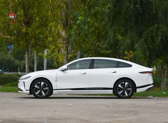 チャンアンA07セダンEVとリーブ 2つの組み合わせ バッテリー寿命 515km (EV) と1200km (1.5Tエンジンリーブ)