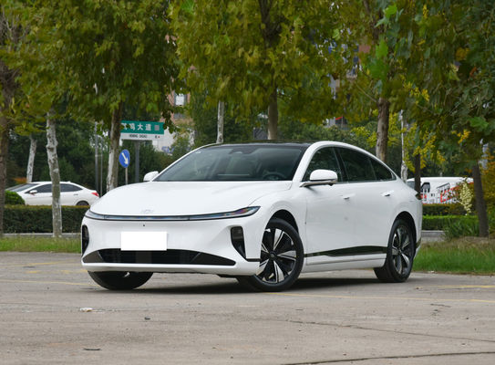 チャンアンA07セダンEVとリーブ 2つの組み合わせ バッテリー寿命 515km (EV) と1200km (1.5Tエンジンリーブ)