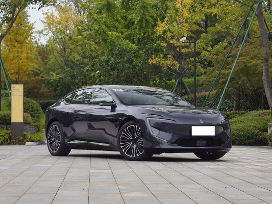 2025 AVATR 12は,中国の高級電気セダンである. 2つのモード: Ev と Erev を搭載している.