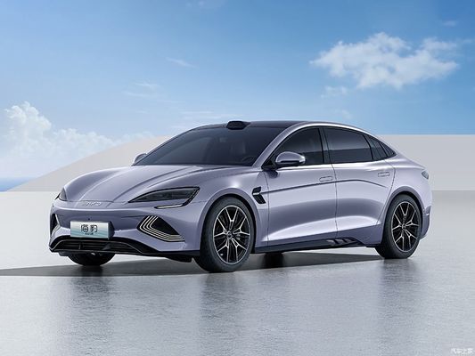 BYD 2025 Sealは 650kmまで走れる 純粋な電気セダンで 新しいインテリジェント・ドライビングシステムと お金に対する最高の価値です