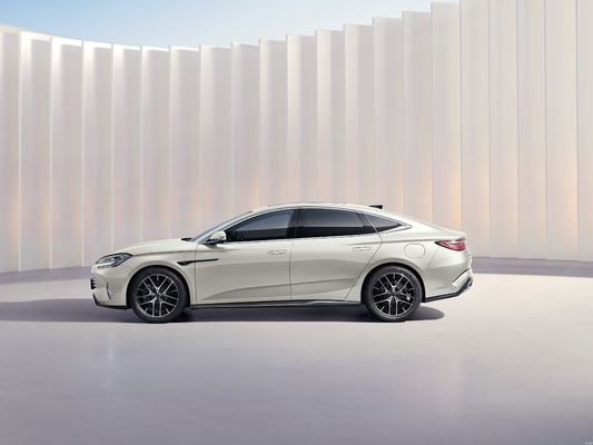 2025 BYD-SEAL 07 DM-i インテリジェントドライブ 5代目の BYD Dmi テクノロジーで装備. 合計距離は2000KM以上です. お金との最高の価値.