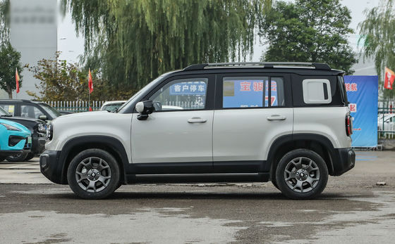 バオジャン・ユイエ・プラス (Baojun Yueye Plus) は中国製の電気自動車で,特徴的な箱型デザインで,CLTC走行距離は401km. 5人乗りと4人乗りの両方で提供されています.優れた価格と価格の相乗効果を上げています