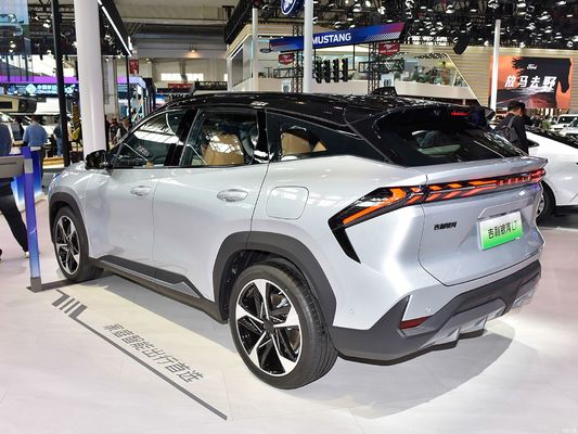 4ドア5シートの中国電気SUV スタイルとパフォーマンスの究極の組み合わせ