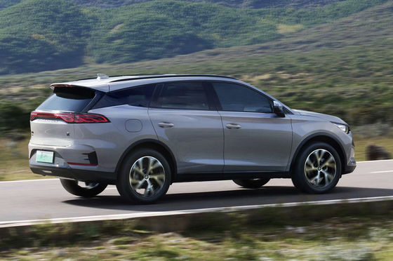 中国の電気SUVの双エンジンの四輪駆動と4G/5G接続で運転の未来を体験する